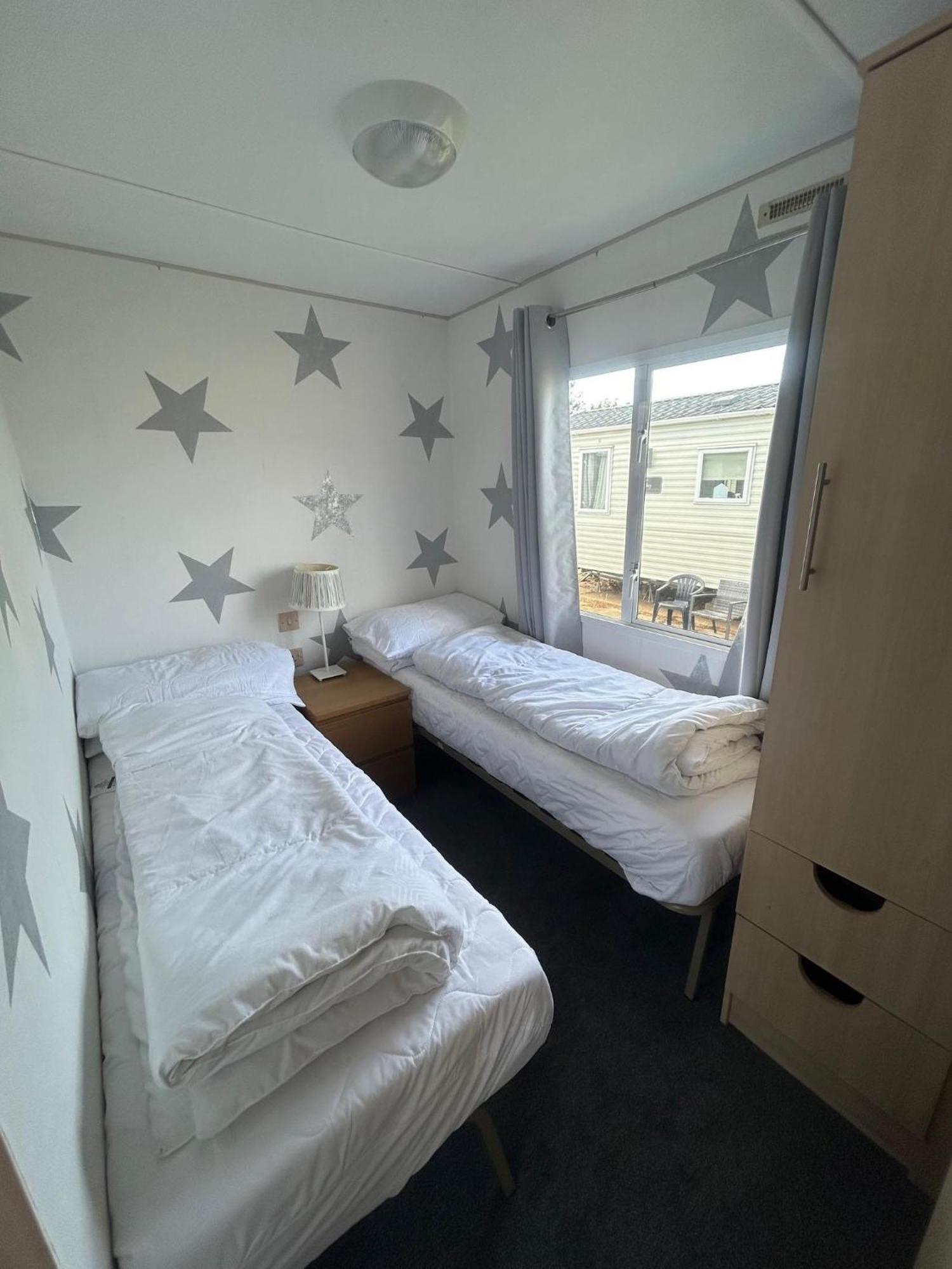 6 Berth Caravan For Hire By The Beach In Heacham, Norfolk Ref 21038C Екстериор снимка